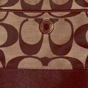 Genuine Coach Handbag w Shoulder Strap.